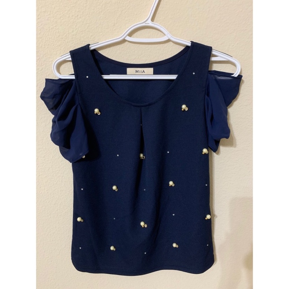 NWOT MIIA Navy Cold Shoulder Top